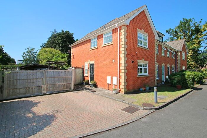 3 Bedroom End Of Terrace House For Sale In Bedford Close Horsell, GU21