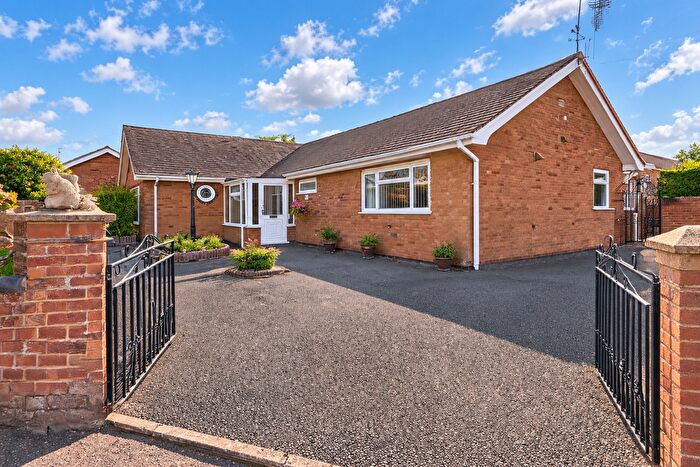 4 Bedroom Detached Bungalow For Sale In Chapel Court, Norwich, NR6