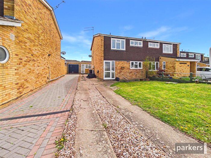 3 Bedroom Semi-Detached House For Sale In Colemans Moor Road, Woodley, Reading, Berkshire, RG5
