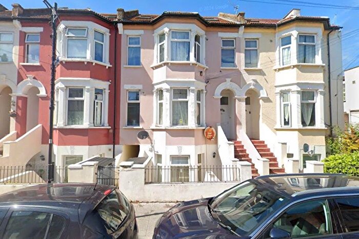 2 Bedroom Flat To Rent In Weston Road, Southend-On-Sea, SS1