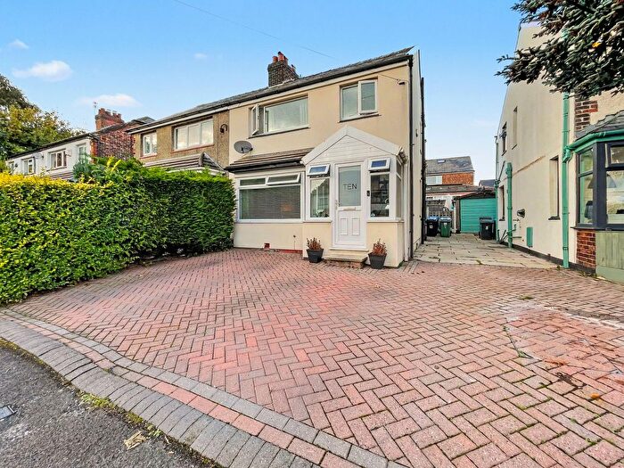 4 Bedroom Semi-Detached House For Sale In Cedar Grove, Prestwich, M25