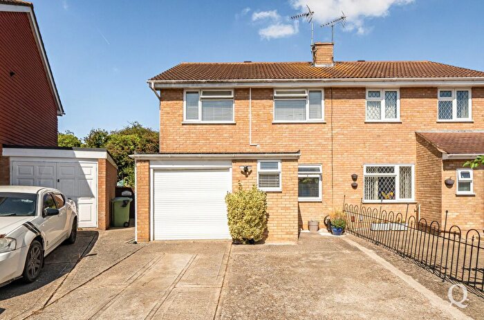 3 Bedroom Semi-Detached House For Sale In Alexandra Close, Sittingbourne, Kent, ME10