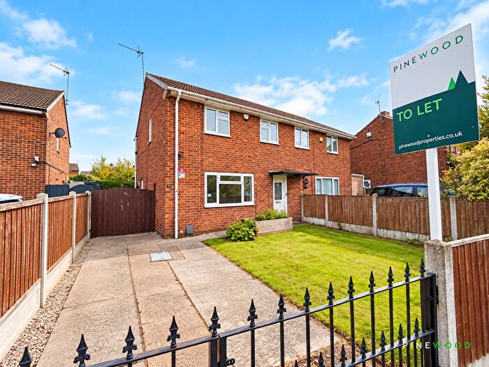3 Bedroom Semi-Detached House To Rent In Bracken Avenue, Heath, S44
