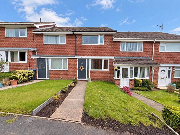 2 Bedroom Terraced House For Sale In Hicks Close, Warwick, CV34