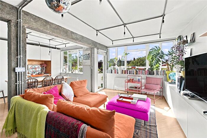 2 Bedroom Flat For Sale In Tompion Street, London, EC1V