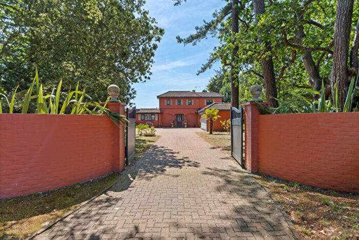 6 Bedroom Villa For Sale In The Drive, Aldwick, West Sussex, PO21
