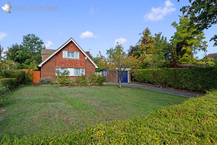 4 Bedroom Chalet For Sale In Meadow Hill, West Purley, CR8