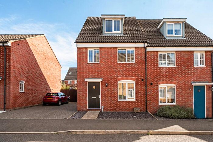 3 Bedroom Semi-Detached House For Sale In Kelburn Road, Orton Northgate, Peterborough, PE2