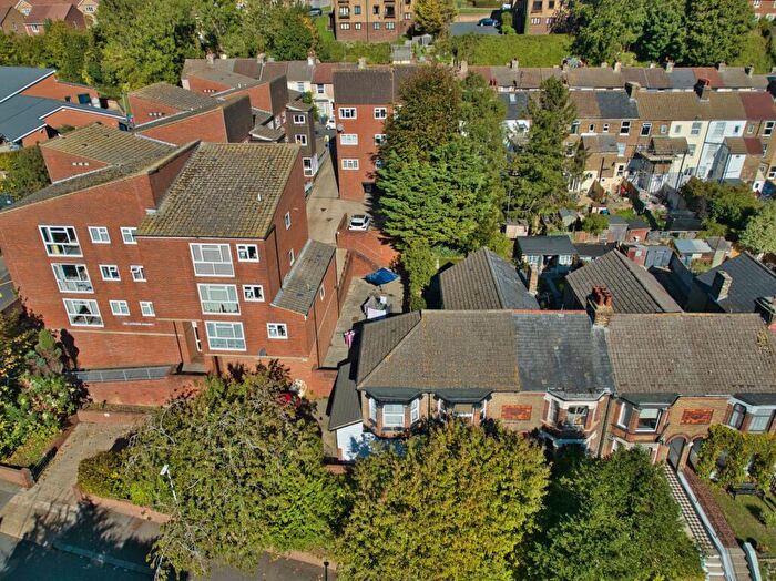 4 Bedroom End Of Terrace House For Sale In Buckland Avenue, Dover, Kent, CT16