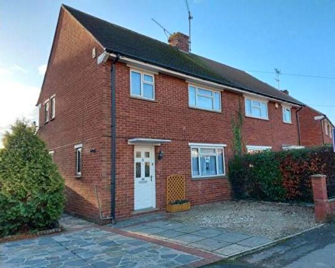 3 Bedroom House To Rent In Larchfield Road, Maidenhead, SL6