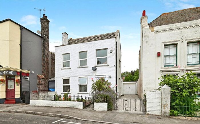 3 Bedroom Detached House For Sale In High Street, Queenborough, Kent, ME11