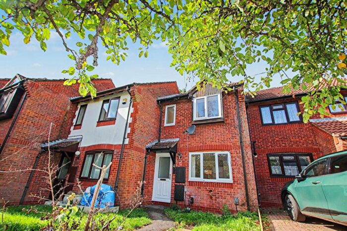 2 Bedroom Terraced House To Rent In Grove Gardens, Southampton, SO19
