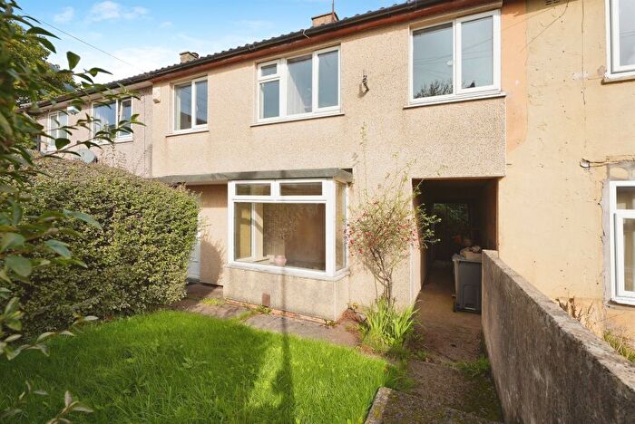 4 Bedroom Property For Sale In Short Close, Wyke, Bradford, BD12