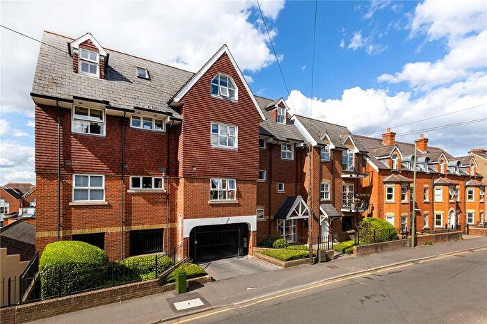 2 Bedroom Flat For Sale In Sydenham Road, Guildford, Surrey, GU1
