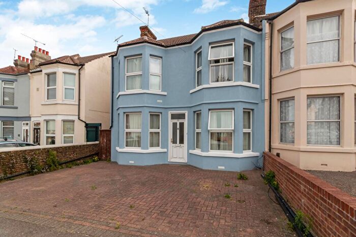 4 Bedroom Semi-Detached House To Rent In Nelson Road, Gillingham, ME7