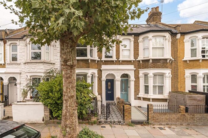 2 Bedroom Flat For Sale In Roding Road, London, E5