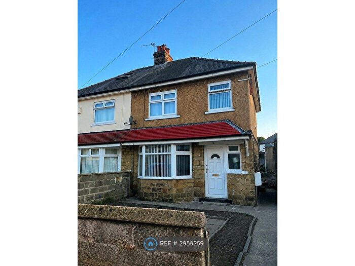 3 Bedroom Semi-Detached House To Rent In Como Gardens, Bradford, BD8