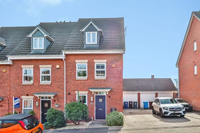 3 Bedroom End Of Terrace House For Sale In Charnos Street, Ilkeston, DE7