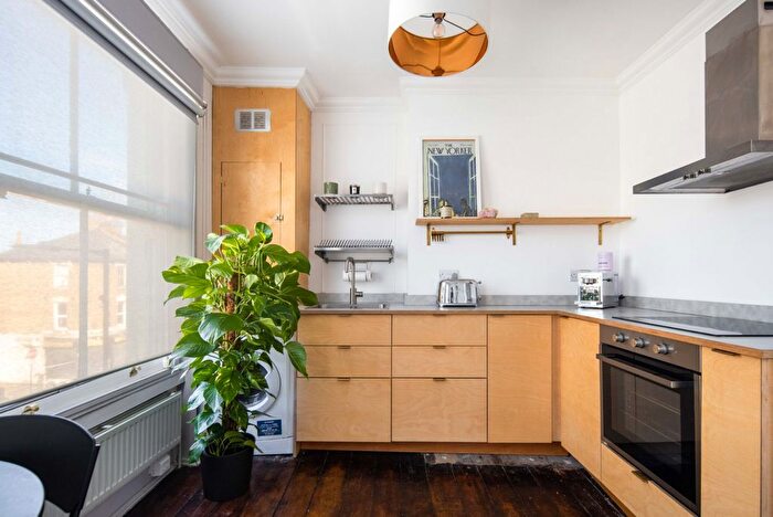 1 Bedroom Flat For Sale In Chatsworth Road, London, E5