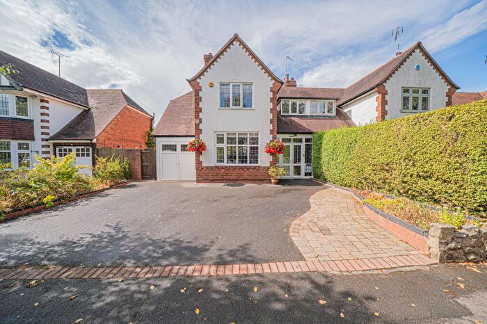3 Bedroom Semi-Detached House For Sale In Silverbirch Road, Solihull, B91