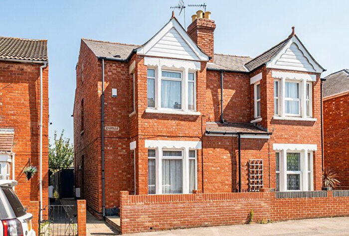 3 Bedroom Semi-Detached House For Sale In Linden Road, Gloucester, Gloucestershire, GL1