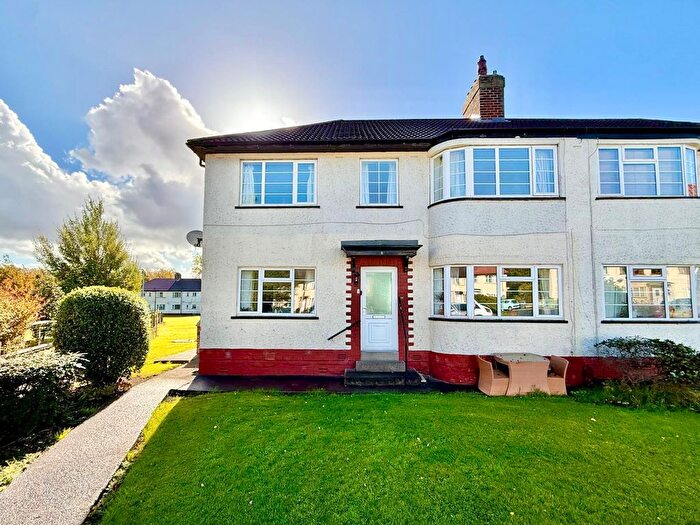 2 Bedroom Flat To Rent In Redesdale Gardens, Adel, Leeds, LS16