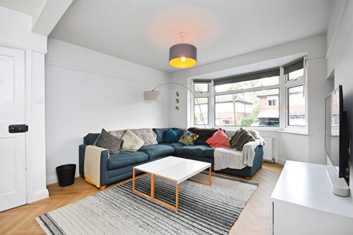 3 Bedroom Semi-Detached House For Sale In Firsgrove Crescent, Warley, Brentwood, CM14
