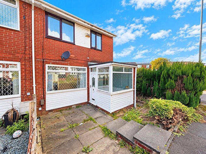 3 Bedroom End Terrace House To Rent In Whitland Drive, Oldham, OL8