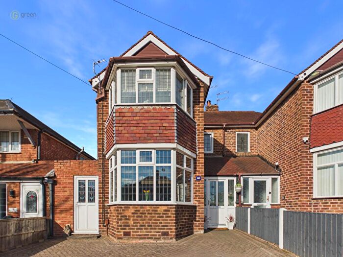 3 Bedroom Semi-Detached House For Sale In Elmbridge Road, Birmingham, B44