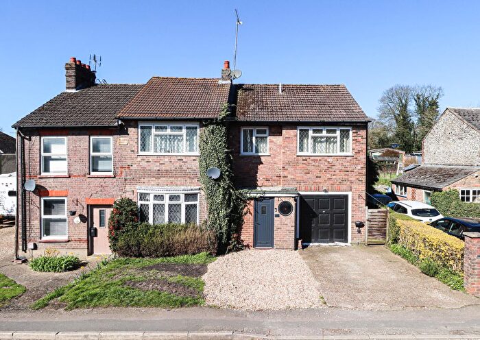 4 Bedroom Semi-Detached House For Sale In Woodside Road, Lower Woodside, Luton, LU1