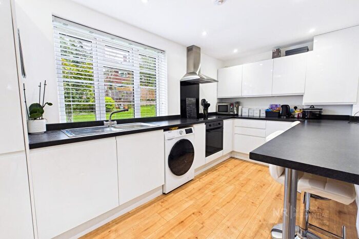 1 Bedroom Flat To Rent In Hook Road, Surbiton, Surrey., KT6