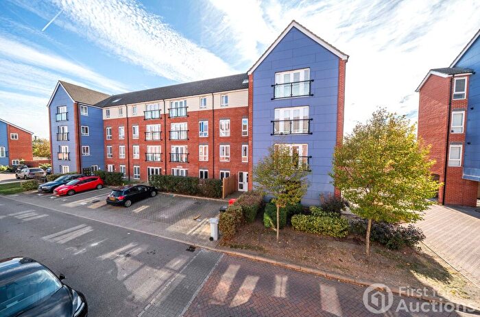 2 Bedroom Flat For Sale In Chadwick Road, Langley, SL3