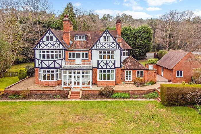 6 Bedroom Detached House For Sale In London Road, Camberley, GU15