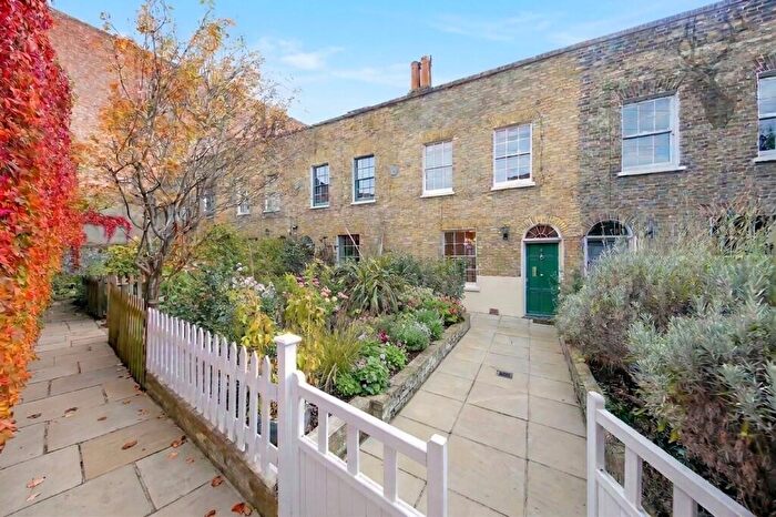 2 Bedroom Terraced House For Sale In Bellevue Place, London, E1