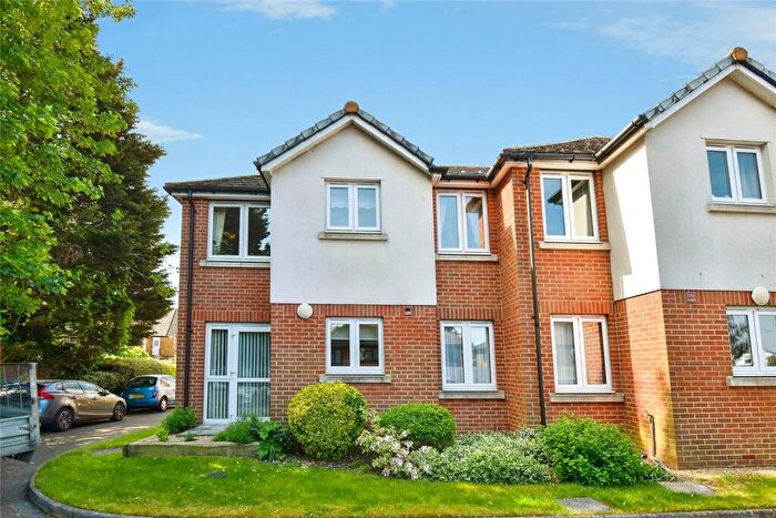 1 Bedroom Apartment For Sale In Appletree Court, Rainham, ME8