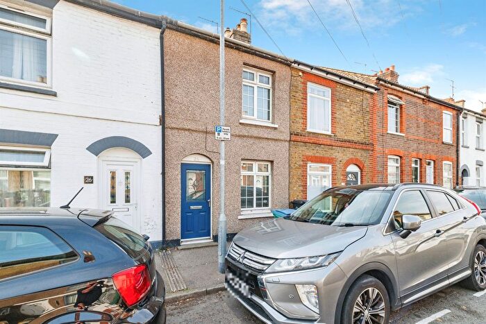 2 Bedroom Terraced House For Sale In Fearnley Street, Watford, WD18