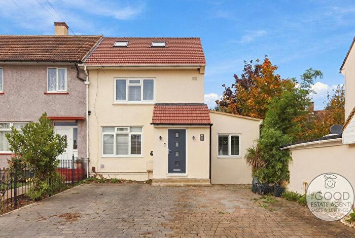 3 Bedroom End Of Terrace House For Sale In Parkmead, Loughton, IG10