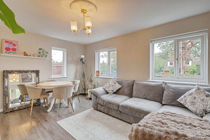 2 Bedroom Flat For Sale In Kiln Road, Benfleet, SS7
