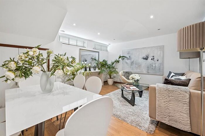 2 Bedroom Flat To Rent In Boleyn Road, London, N16