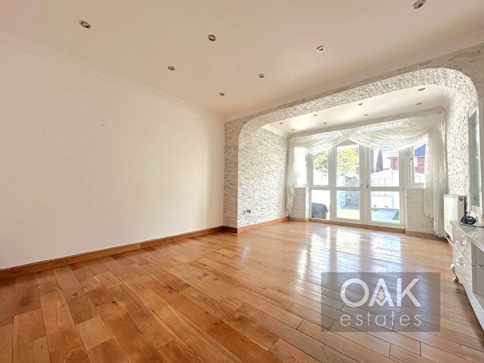 4 Bedroom Terraced House To Rent In Ching Way, Chingford, London, E4