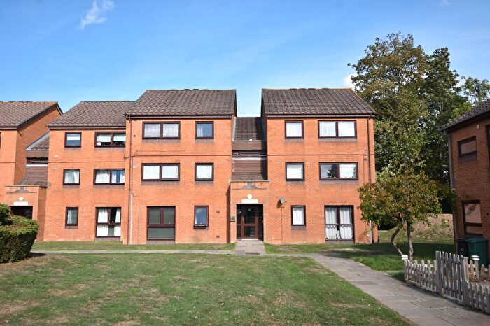 2 Bedroom Flat For Sale In Horley, Surrey, RH6