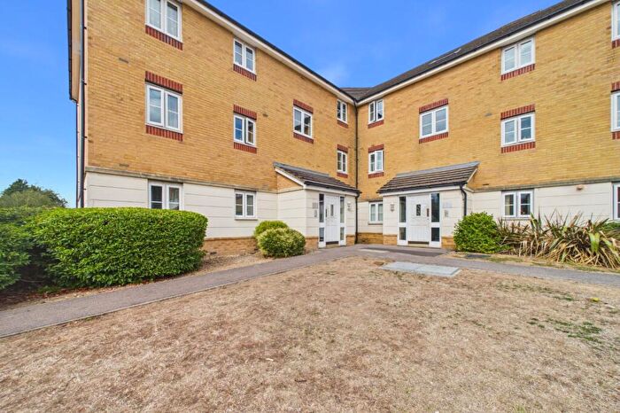 2 Bedroom Flat For Sale In Somerville Rise, Bracknell, Berkshire, RG12