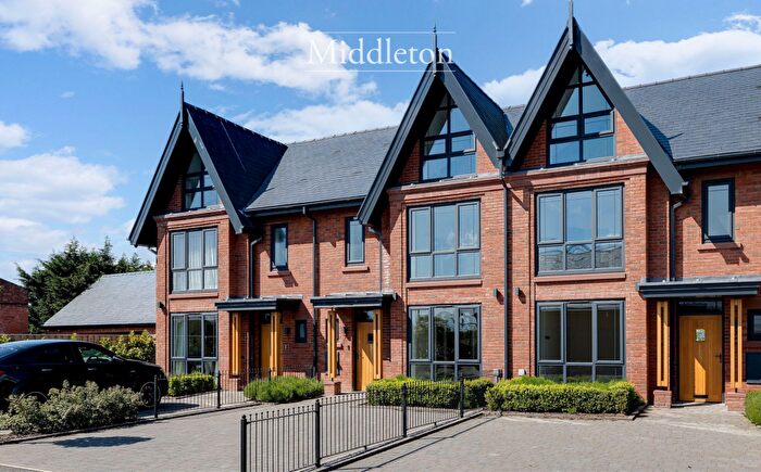 4 Bedroom Mews For Sale In Beaufort Court, Lache Lane, CH4