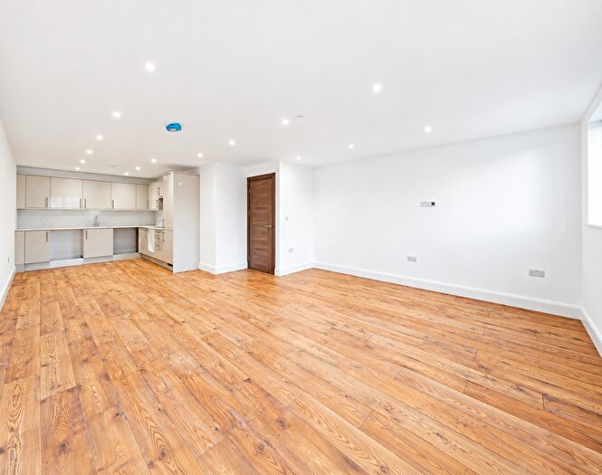 2 Bedroom Flat To Rent In Bushey Grove Road, Bushey, WD23