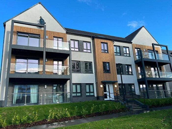 2 Bedroom Apartment To Rent In Harewood Croft, Leeds, LS15