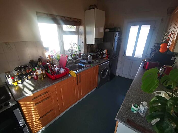 2 Bedroom House To Rent In Llantrisant Street (First Floor Flat), Cathays, Cardiff, CF24