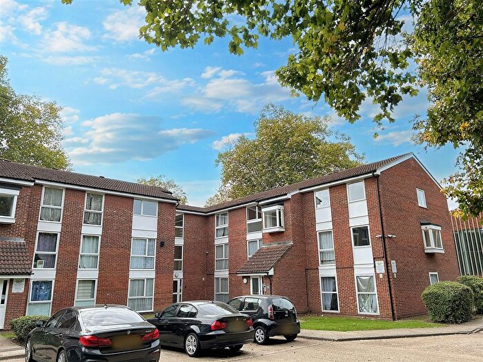 2 Bedroom Flat For Sale In Romford Road, Forest Gate, E7