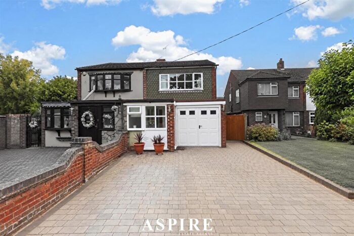 4 Bedroom Semi-Detached House For Sale In Rushbottom Lane, Benfleet, SS7