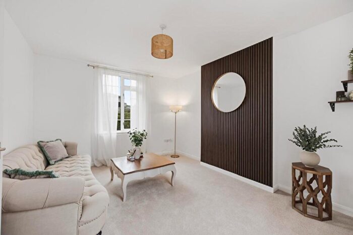 3 Bedroom Cottage For Sale In Longway Avenue, Bristol, BS14