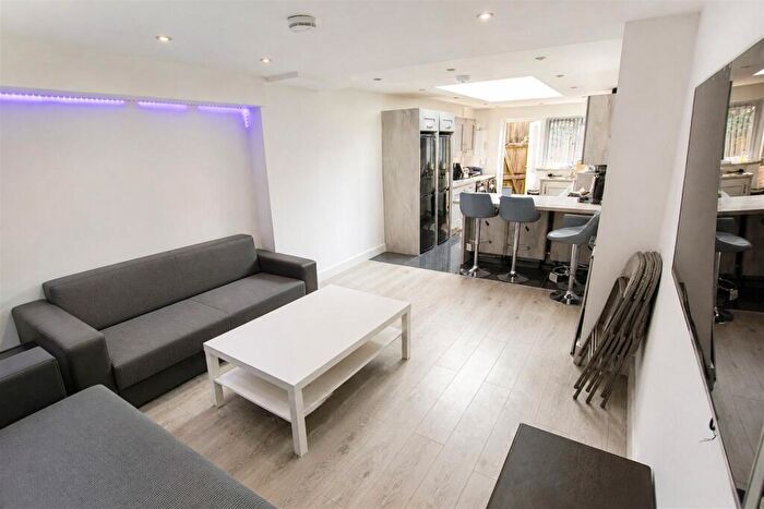 5 Bedroom House To Rent In Goss Croft, Birmingham, B29